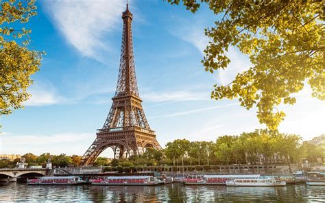 Tham quan Tháp Eiffel nổi tiếng của Pháp